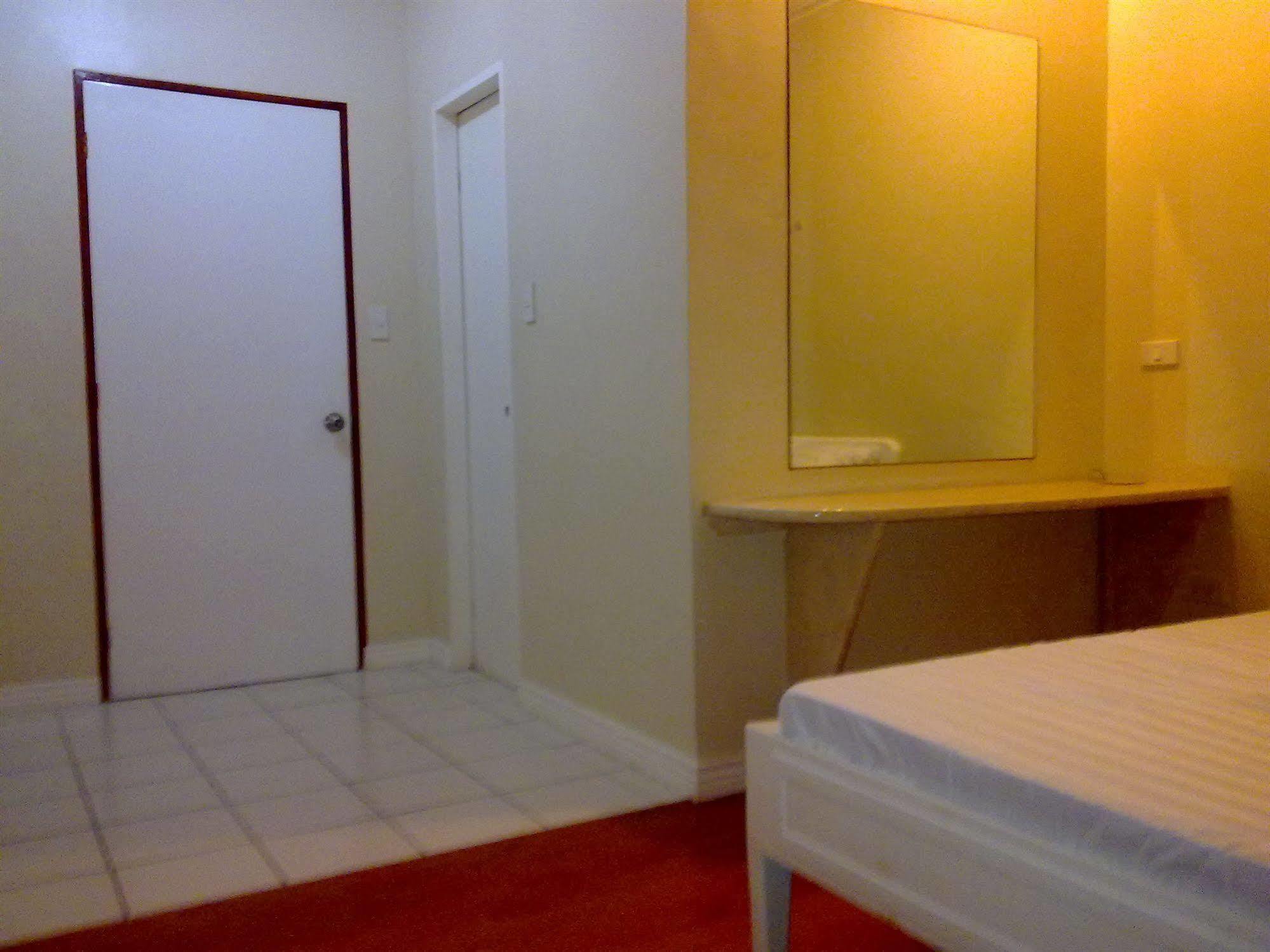 Park Hill Hotel Lapu-Lapu City Bagian luar foto